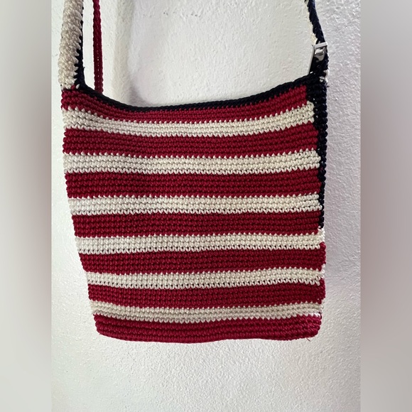 Patriotic Crochet American Flag Shoulder Bag - Picture 4 of 12